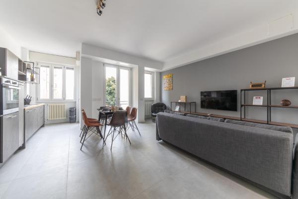 Modern and Comfortable Apartment in Cenisio Area, Book Apartment Milan Lombardy