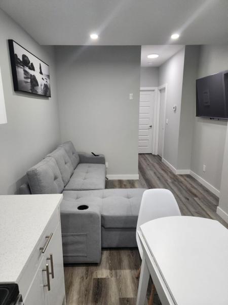 lovely 2bed & 1 Bath Basement Suite for 4 guests, Buchen Sie  Calgary Calgary Region