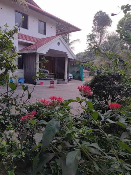 Suvarna TOURIST HOME, Réserver  Dharmastala 