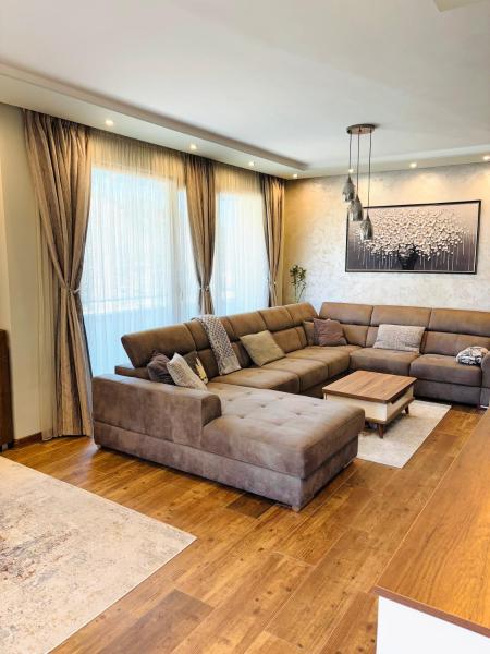 Luxury Park Villa, Reserva ahora  Hoteles en Blagoevgrad con aparcamiento, Aparcamiento