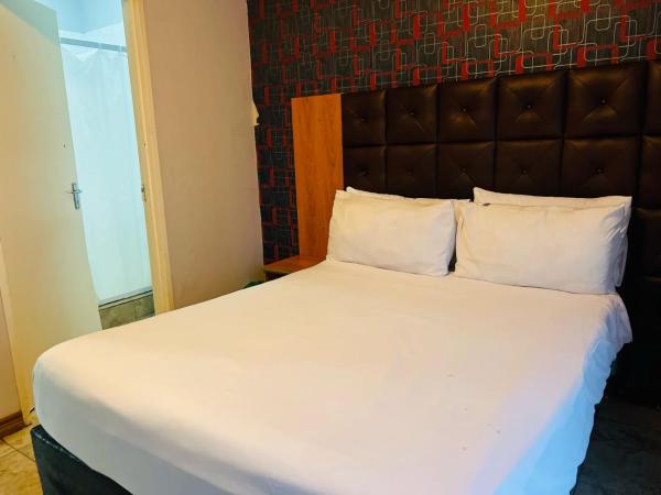 Lodge on 98 Alexander, Book  Parow Cape Town Northern Suburbs, near Parow Centre