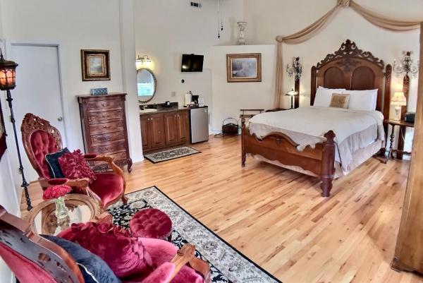 Brownstone Rose Suite Parking Walk to Dwntn, Réserver  Eureka Springs Northwest Arkansas