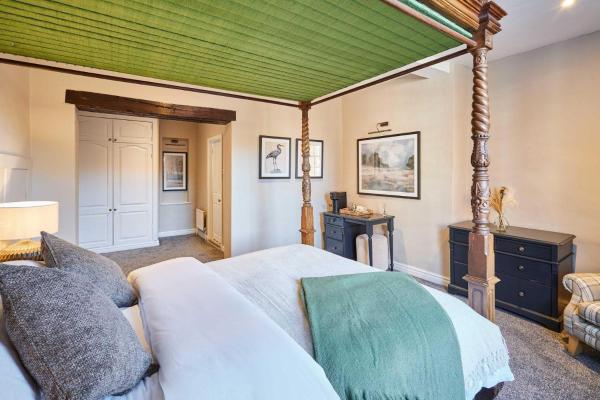#2 - 4 Poster Bed at The Raven Aparthotel by PureStay, Buchen Sie  Much Wenlock Shropshire