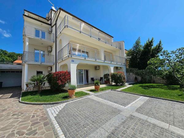 Apartments in Novi Vinodolski 15461, Reserva ahora Apartamento Hoteles en Kvarner con aparcamiento, Aparcamiento