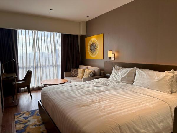 Luxury California King Suite with Pool and City View, Réserver  Manille Metro Manila