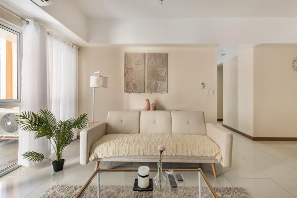 Minimalist Haven 3BR unit at Mckinley Hill, Buchen Sie  Hotels mit Pool in Luzon, Schwimmbad