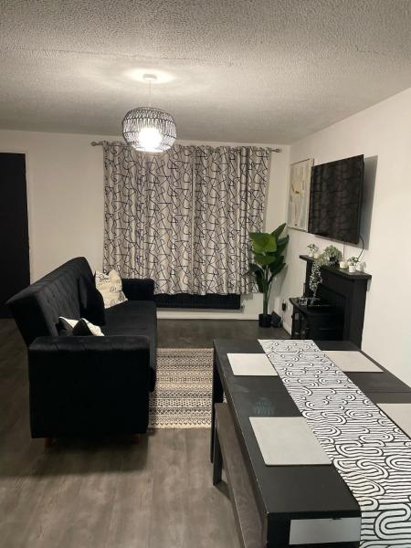 Newly Refurbished Home fit for to 7 family members, Groups, Contractors Centre of Bradley Stoke, Buchen Sie  Hotels in Bristol mit Parkplatz, Parkplätze