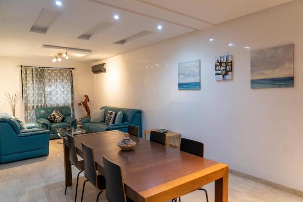 Two Bed Luxury Appt with air conditioning parking and pool, Buchen Sie  Hotels in Marrakech-Safi mit Parkplatz, Parkplätze