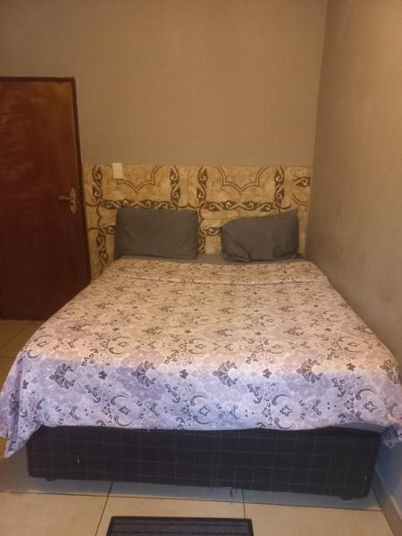 Blossoms Guest House, Buchen Sie  Hotels in Gauteng mit Parkplatz, Parkplätze