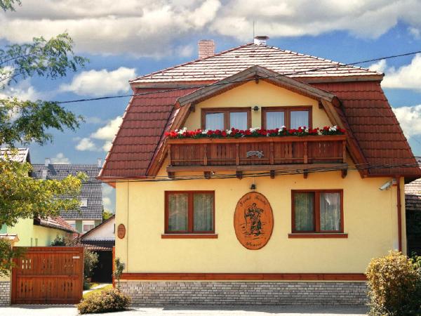 Szt Kristóf Bed and Breakfast, Réserver  Hôtels à Western Transdanubia avec parking, Parking
