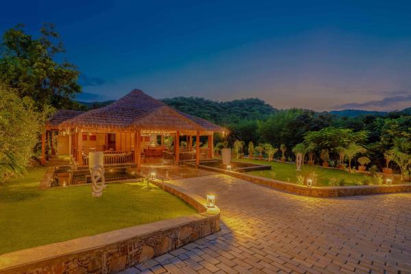 Tree of Life Amara Resorts & Spa, Udaipur, Prenota  Hotel a Rajasthan con piscina, Piscina