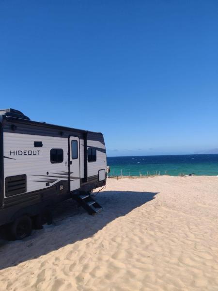 Beachfront Camper, Bahia Turquesa BCS, Prenota  Hotel a Baja California Sur con parcheggio, Parcheggio