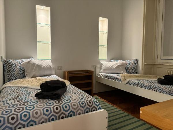 Spacious three room apartment in Corso Vercelli, in the center, Book Apartment Milan Lombardy