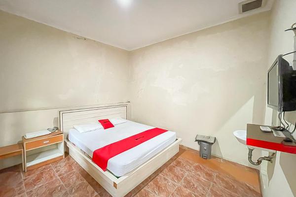 RedDoorz @ Roma 88 Tomo Sumedang, Buchen Sie Hotel Cijelag West-Java