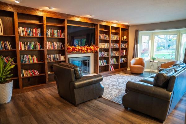 Las Lomas Luxury Home, Buchen Sie  Rockford Illinois