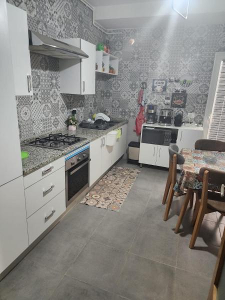 El Aouina Tunis, Buchen Sie  Al ‘Uwaynah Tunis