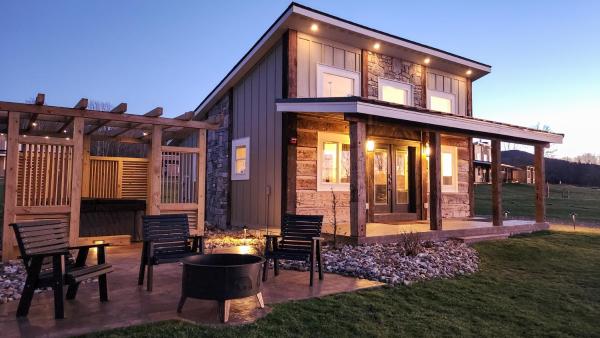 Valley View Resort Cabin 16, 1-Bed, Modern-Luxury with Hot Tub in Canaan Valley, WV, Buchen Sie  Davis West Virginia