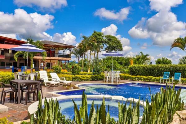 Finca Hotel los Alpes, Book  Coffee Triangle Hotels with a Pool, Swimming Pool