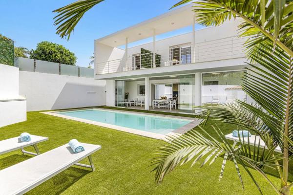 Villa Laire by Villa Plus, Buchen Sie  Hotels mit Pool in Sizilien, Schwimmbad
