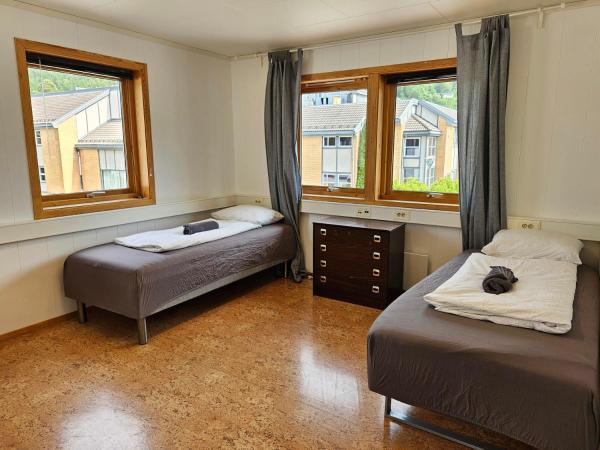 Twin room 204 near Kristiansand, Reserva ahora  Hoteles en Southern Norway con aparcamiento, Aparcamiento