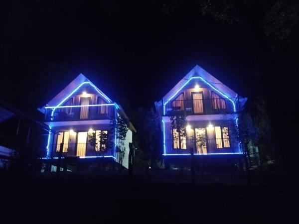 Panorama Hillside Cottages, Reserva ahora  Hoteles en Racha con aparcamiento, Aparcamiento