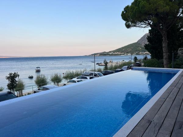 Infinity N5 Villa Brzet, Buchen Sie  Hotels in Gespanschaft Split-Dalmatien mit Pool, Schwimmbad