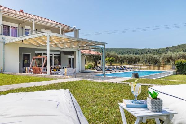 Villa Aelia Für 10 Personen In Skopelos, Prenota  Hotel a Sporadi con piscina, Piscina