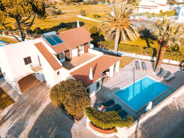 Villa Angélica - Cozy Homestay, Prenota  Hotel a Algarve con parcheggio, Parcheggio
