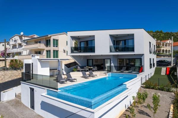 Villa Summer side by Istrialux, Buchen Sie  Hotels in Gespanschaft Split-Dalmatien mit Pool, Schwimmbad