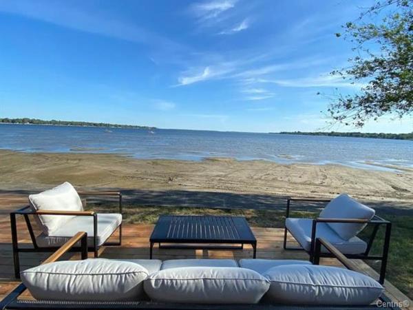 Modern Lake Champlain Villa with Spa, Prenota  Venise-en-Québec Québec