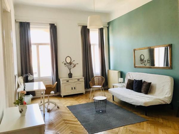 Marks Home, Buchen Sie  Hotels in Pest mit Parkplatz, Parkplätze