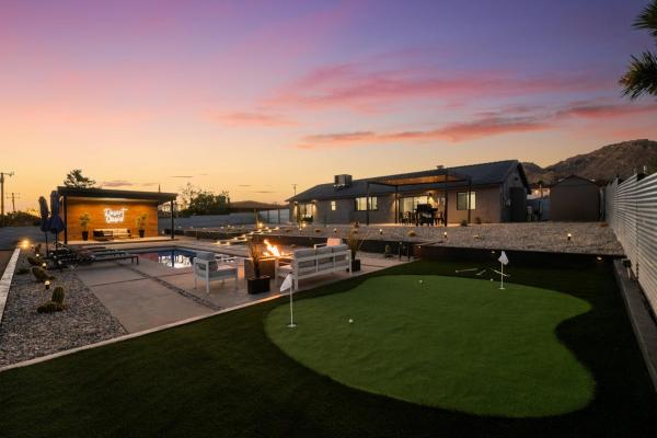 Desert Oasis, Buchen Sie  Hotels in Joshua Tree mit Pool, Schwimmbad