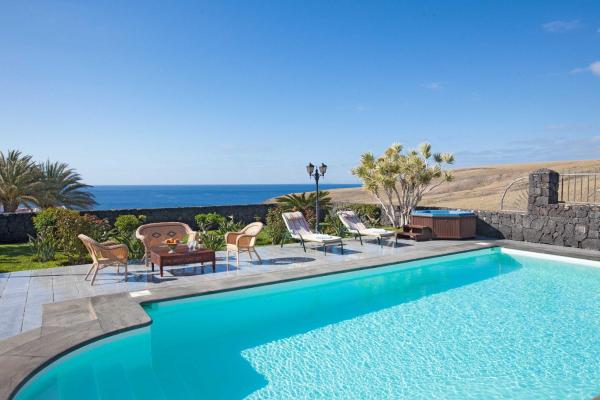 Bright And Spacious Puerto Calero Villa 3 Bedrooms Villa Viejo Dos Private Pool Wonderful Scenic Views Lanzarote, Buchen Sie  Yaiza Lanzarote
