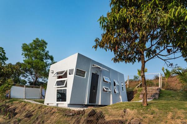 Twist, Tiny home on the Cliff, Réserver  Lavasa Maharashtra
