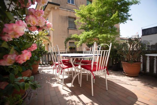 IL NIDO DI EMMA A VERONA, Prenota  Hotel a Veneto con parcheggio, Parcheggio