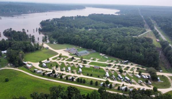 Cypress Landing Cabins, Buchen Sie  Dozier Alabama