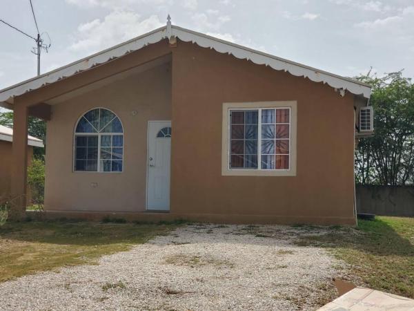 Beautiful 1-Bed House in New Harbour Village 3 Old Harbour St Catherine Jamaica Secured gated community, Prenota  Old Harbour Giamaica