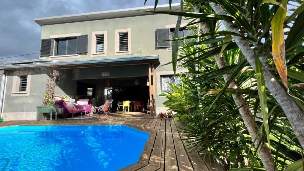 Villa avec piscine tranquille, Reserva ahora  Hoteles con piscina en Saint-Pierre, Piscina