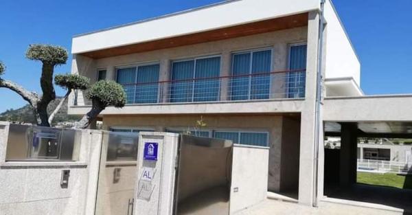 Casa do Chino, Book  Hotels in Belinho with a Pool, Swimming Pool