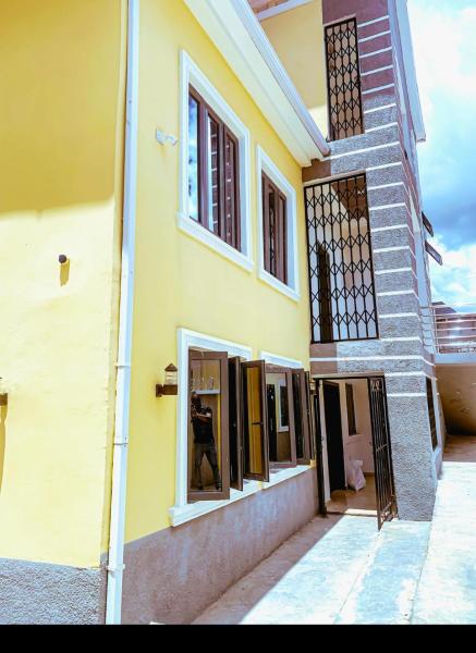 Select Elegant 3 Rooms 3 sized king-bed @ Abuja FCT, Buchen Sie  Abuja Bwari