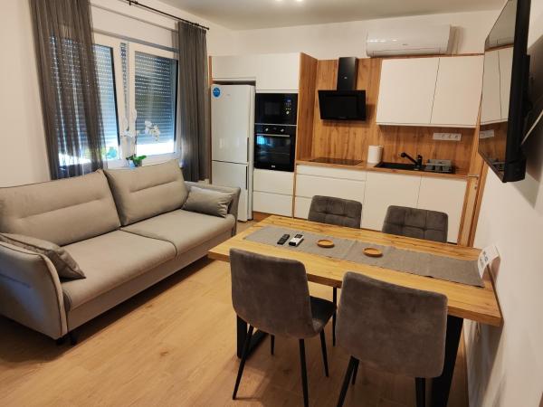 SzeCu Apartmanház, Buchen Sie  Paksch 