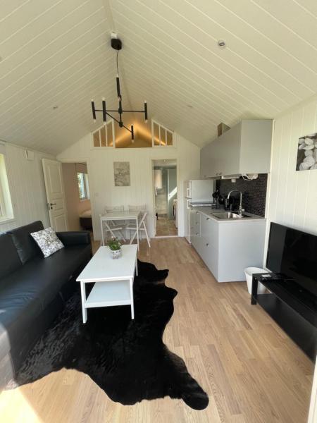Cottage Sanna, Prenota  Hotel a Småland con parcheggio, Parcheggio