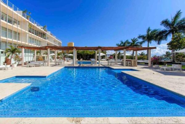 3 BR, Ocean View, Gym/Parking, Prenota  Hotel con piscina a Quintana Roo, Piscina