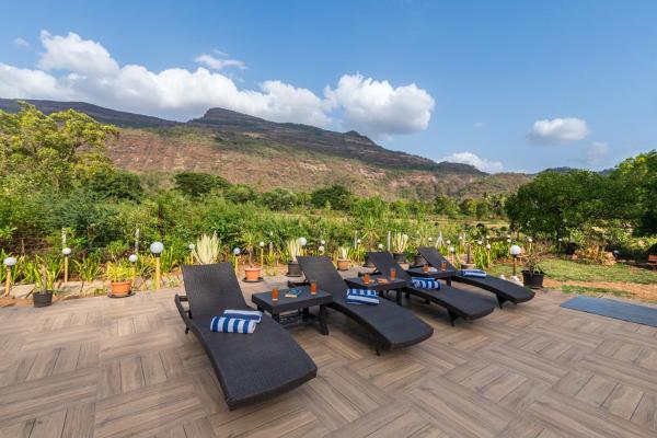 SaffronStays Vyom Farms, Réserver  Hôtels à Maharashtra avec piscine, Piscine