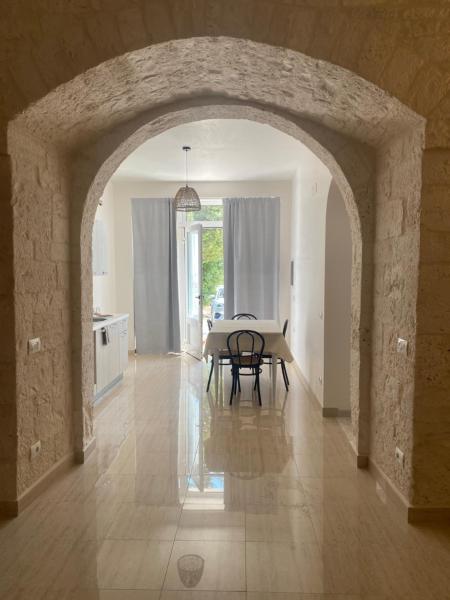 Villa Cosmo, Buchen Sie  Hotels in Metropolitanstadt Bari mit Parkplatz, Parkplätze