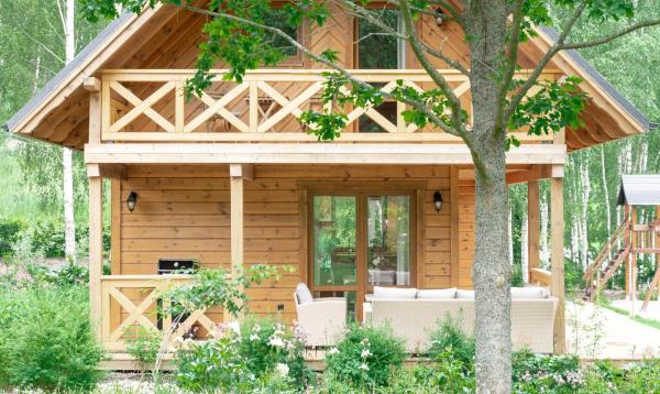 Siedlisko Modrej Czapli. Domki na Kaszubach, Reserva ahora  Hoteles en Pomerania con aparcamiento, Aparcamiento