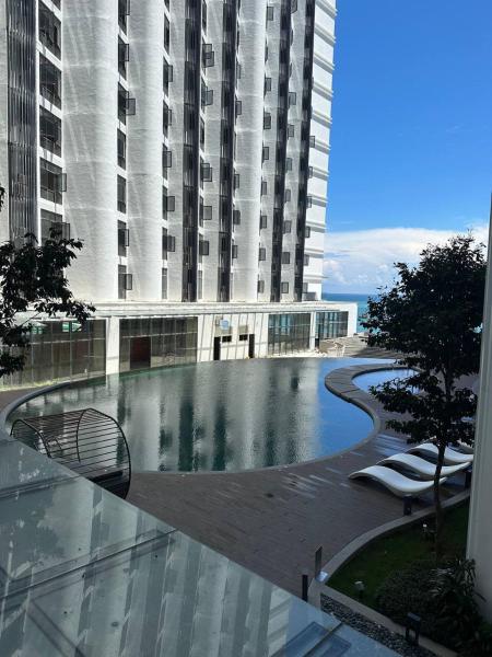 Topaz Nilam Residence 5 pax The Shore KK Centre, Prenota  Hotel con piscina a Borneo, Piscina