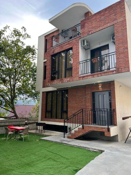 Villa for families and friends 3, Buchen Sie  Hotels in Region Tibilisi mit Parkplatz, Parkplätze