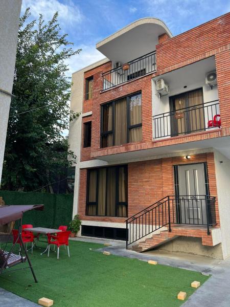 Villa for families and friends 4, Buchen Sie  Hotels in Region Tibilisi mit Parkplatz, Parkplätze