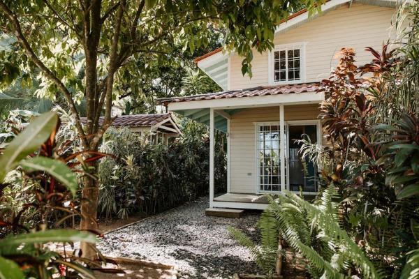 CherryTree Bungalow of Villa Paraiso / Beachfront, Buchen Sie  Big Creek Colón-Insel